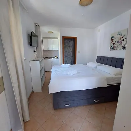 Nina Πανσιόν Novigrad Istria
