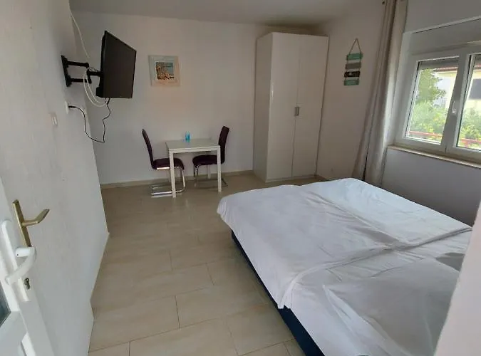 Nina Gostinjska kuća 2*