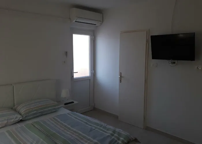 Gostinjska kuća Nina 2*